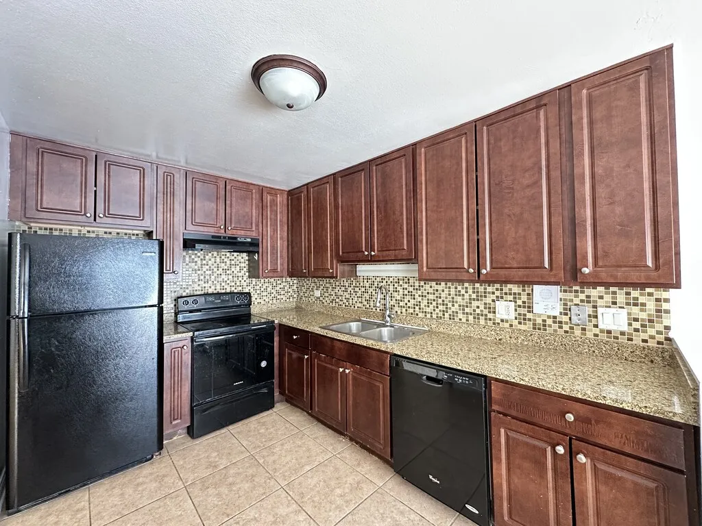 1004 S River Rd, Des Plaines,  60016, USA 60016-unit#102-Chicago-IL