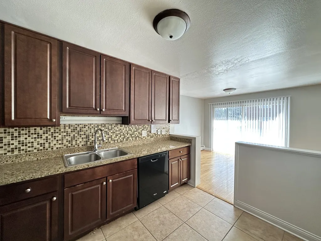 1004 S River Rd, Des Plaines,  60016, USA 60016-unit#102-Chicago-IL