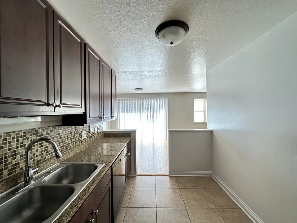 1004 S River Rd, Des Plaines,  60016, USA 60016-unit#102-Chicago-IL