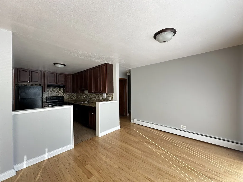 1004 S River Rd, Des Plaines,  60016, USA 60016-unit#102-Chicago-IL