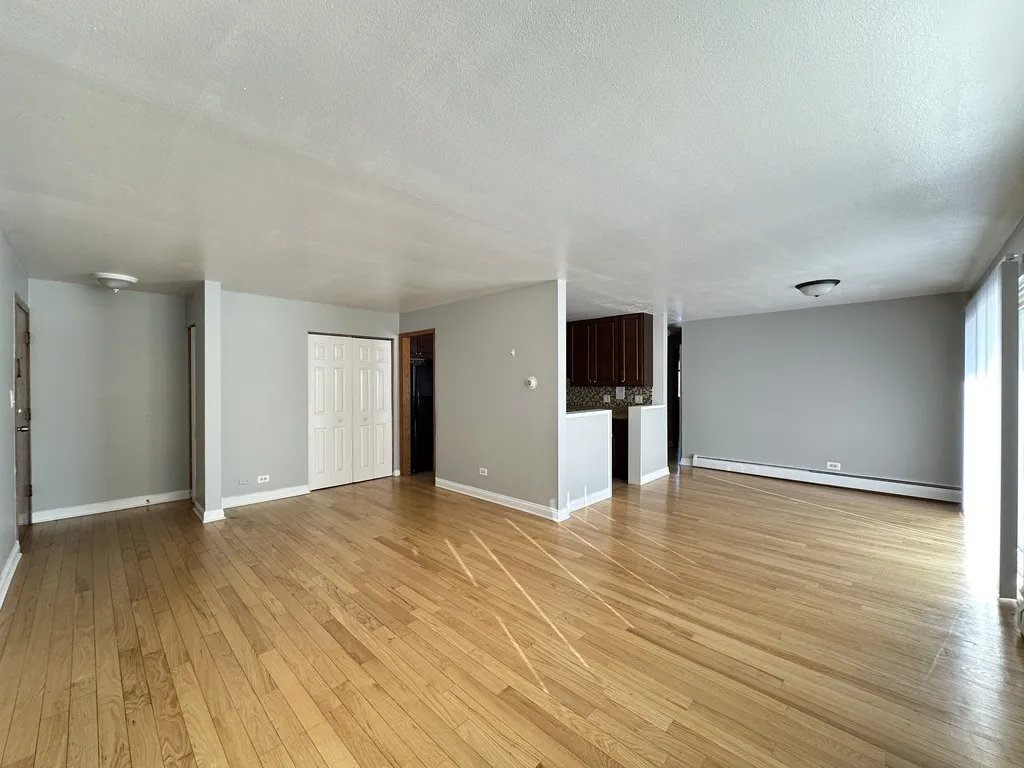 1004 S River Rd, Des Plaines,  60016, USA 60016-unit#102-Chicago-IL