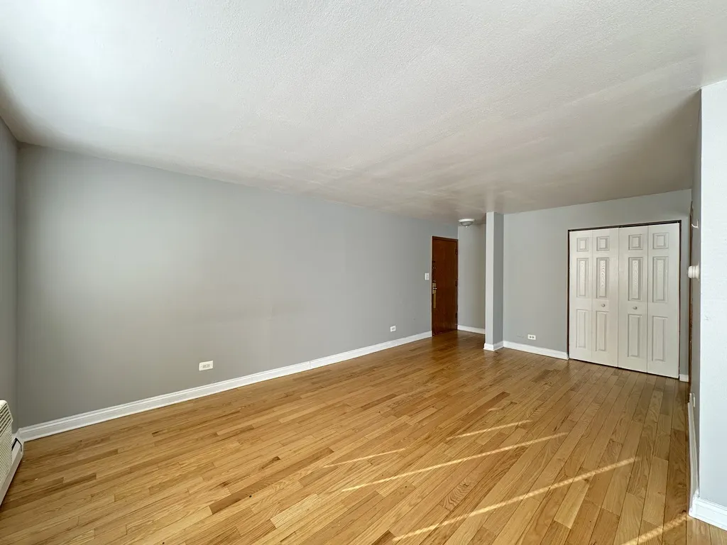 1004 S River Rd, Des Plaines,  60016, USA 60016-unit#102-Chicago-IL