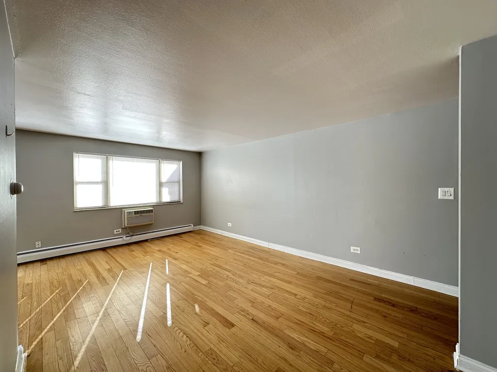 1004 S River Rd, Des Plaines,  60016, USA 60016-unit#102-Chicago-IL