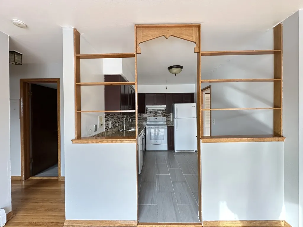 1004 S River Rd, Des Plaines,  60016, USA 60016-unit#301-Chicago-IL