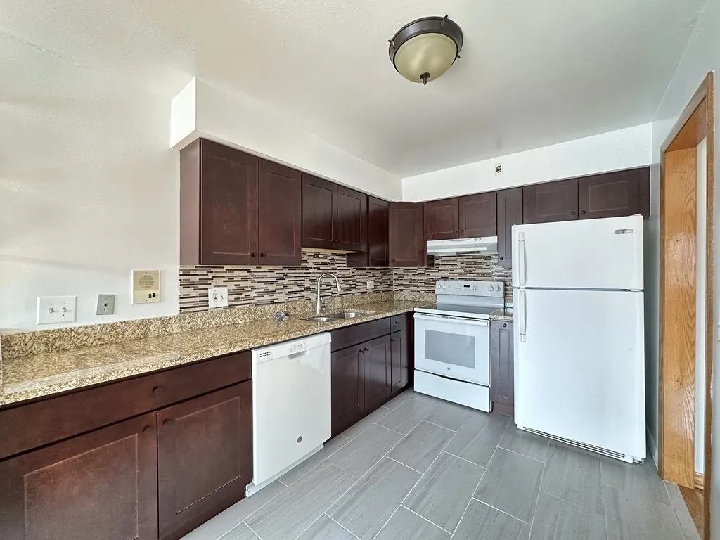 1004 S River Rd, Des Plaines,  60016, USA 60016-unit#301-Chicago-IL