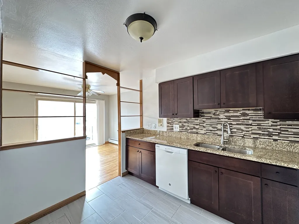 1004 S River Rd, Des Plaines,  60016, USA 60016-unit#301-Chicago-IL