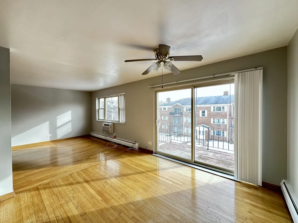 1004 S River Rd, Des Plaines,  60016, USA 60016-unit#301-Chicago-IL