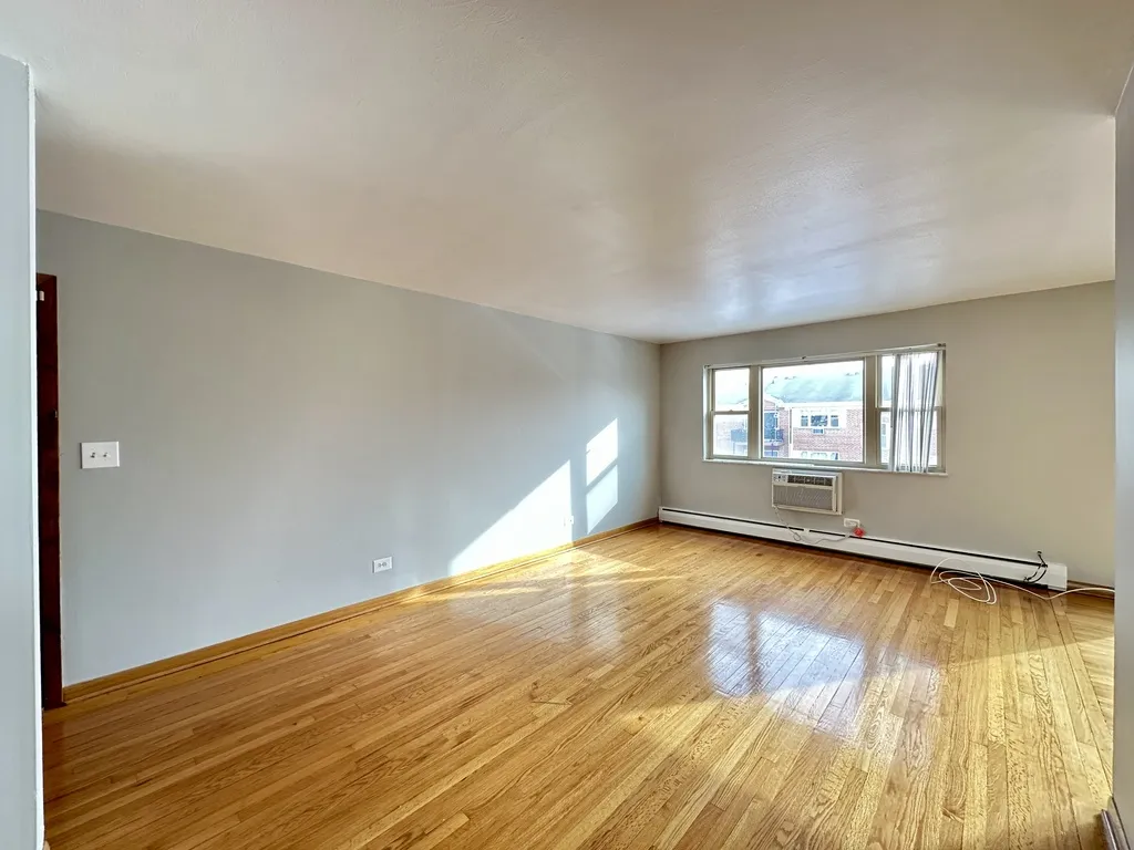 1004 S River Rd, Des Plaines,  60016, USA 60016-unit#301-Chicago-IL