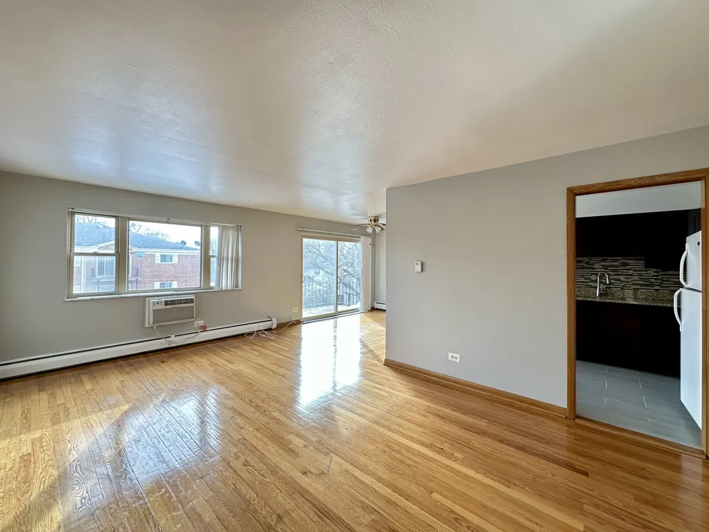 1004 S River Rd, Des Plaines,  60016, USA 60016-unit#301-Chicago-IL