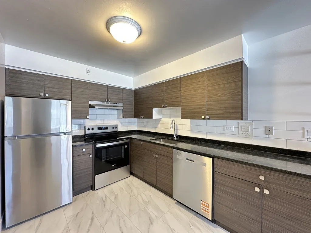 1639 Oakwood Ave, Des Plaines,  60016, USA 60016-unit#102-Chicago-IL