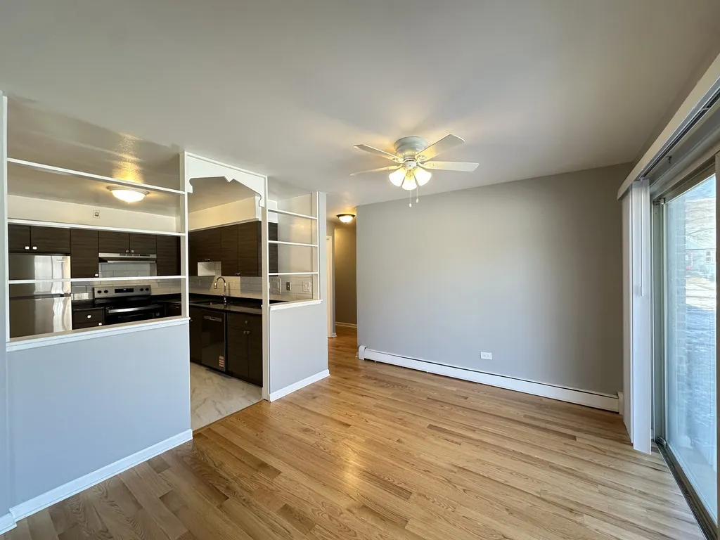 1639 Oakwood Ave, Des Plaines,  60016, USA 60016-unit#102-Chicago-IL