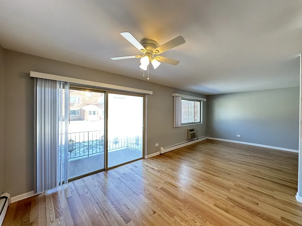 1639 Oakwood Ave, Des Plaines,  60016, USA 60016-unit#102-Chicago-IL