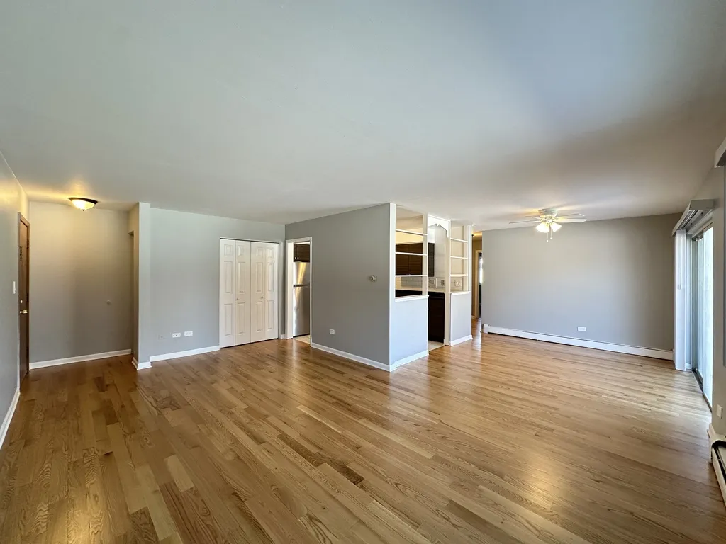 1639 Oakwood Ave, Des Plaines,  60016, USA 60016-unit#102-Chicago-IL