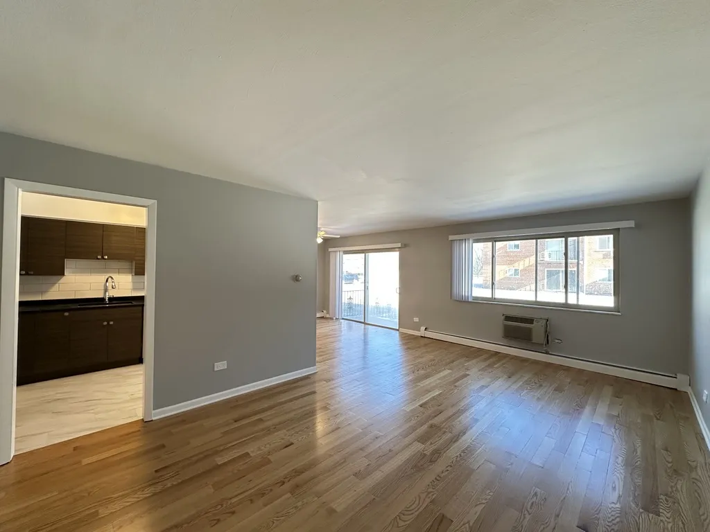 1639 Oakwood Ave, Des Plaines,  60016, USA 60016-unit#102-Chicago-IL