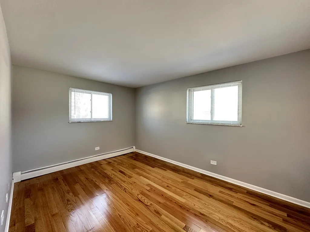 1639 Oakwood Ave, Des Plaines,  60016, USA 60016-unit#102-Chicago-IL