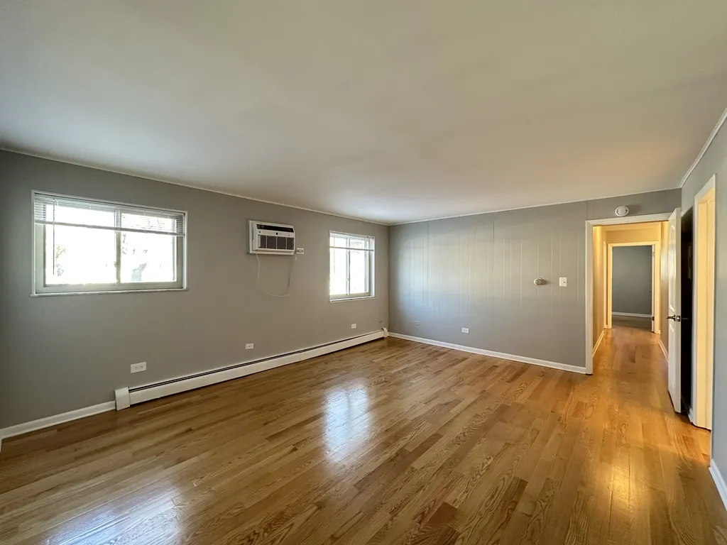 1639 Oakwood Ave, Des Plaines,  60016, USA 60016-unit#102-Chicago-IL