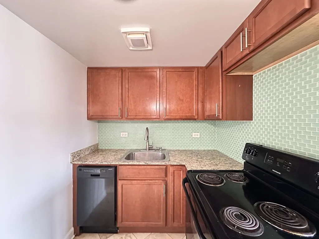 7628 N Milwaukee Ave, Niles, 60714, USA 60714-unit#2A-Chicago-IL