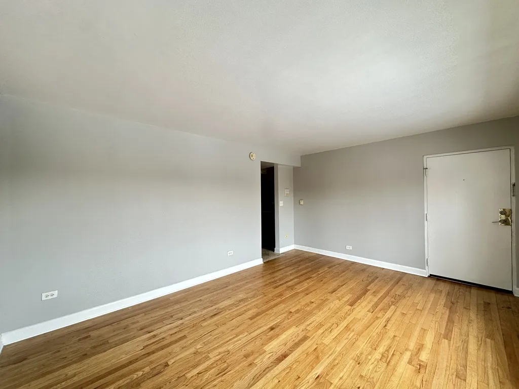 7628 N Milwaukee Ave, Niles, 60714, USA 60714-unit#2A-Chicago-IL