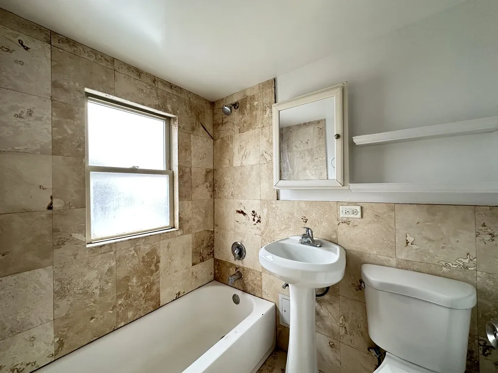 7628 N Milwaukee Ave, Niles, 60714, USA 60714-unit#2A-Chicago-IL