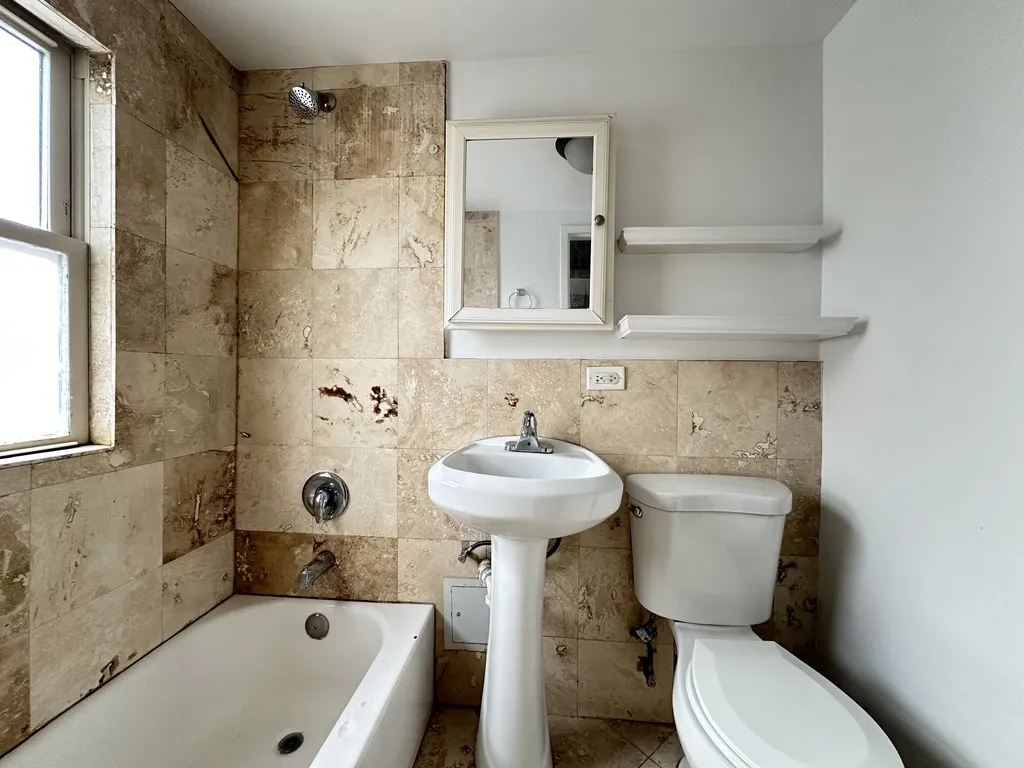 7628 N Milwaukee Ave, Niles, 60714, USA 60714-unit#2A-Chicago-IL