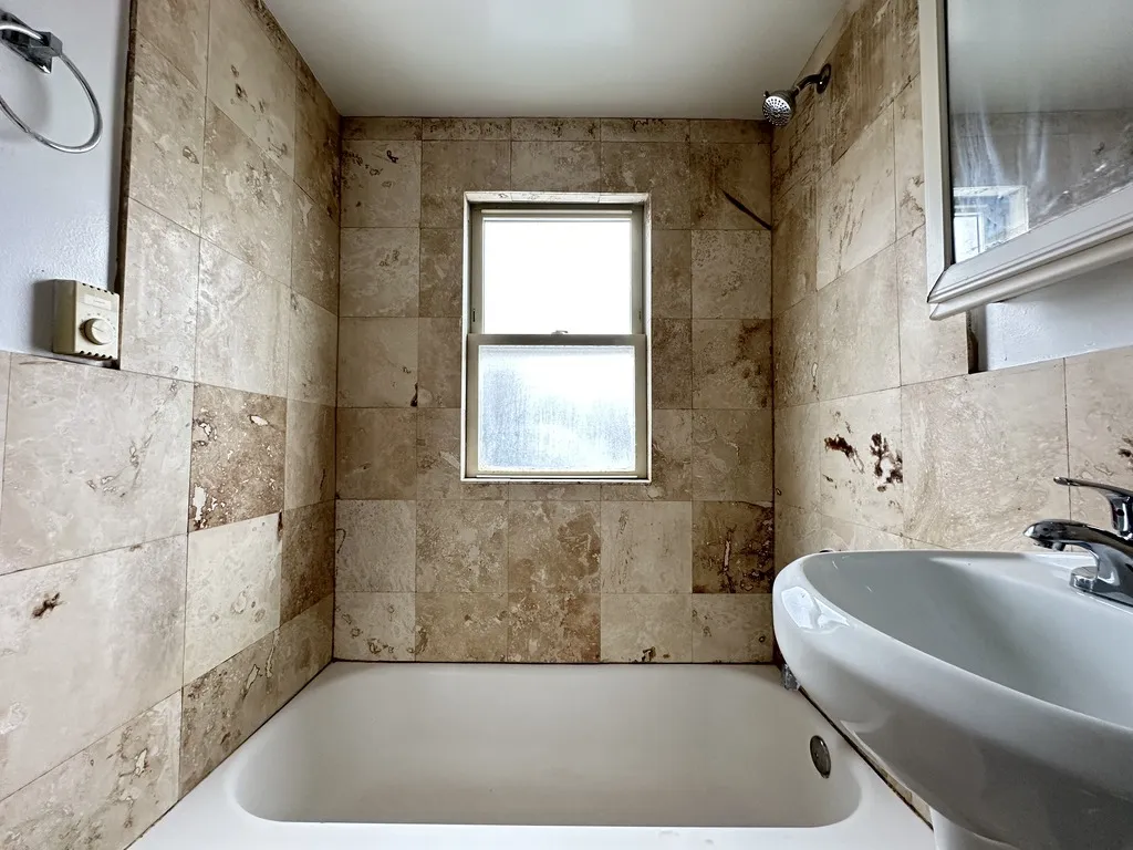 7628 N Milwaukee Ave, Niles, 60714, USA 60714-unit#2A-Chicago-IL