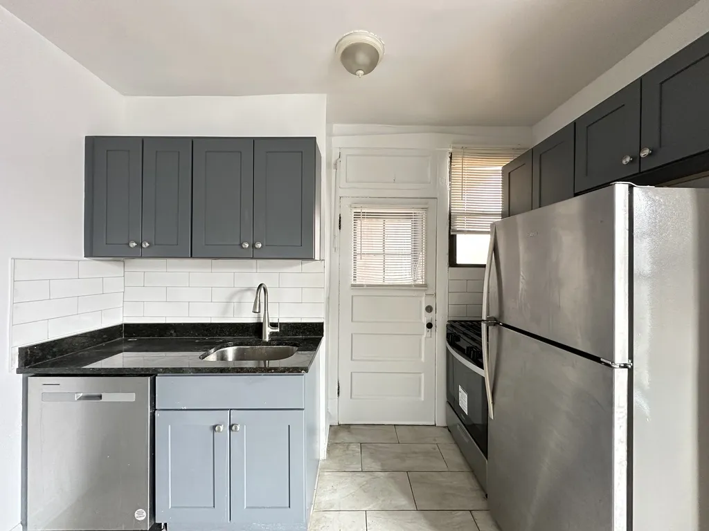 1317 W Estes Ave, ,  60626, USA 60626-unit#4-Chicago-IL