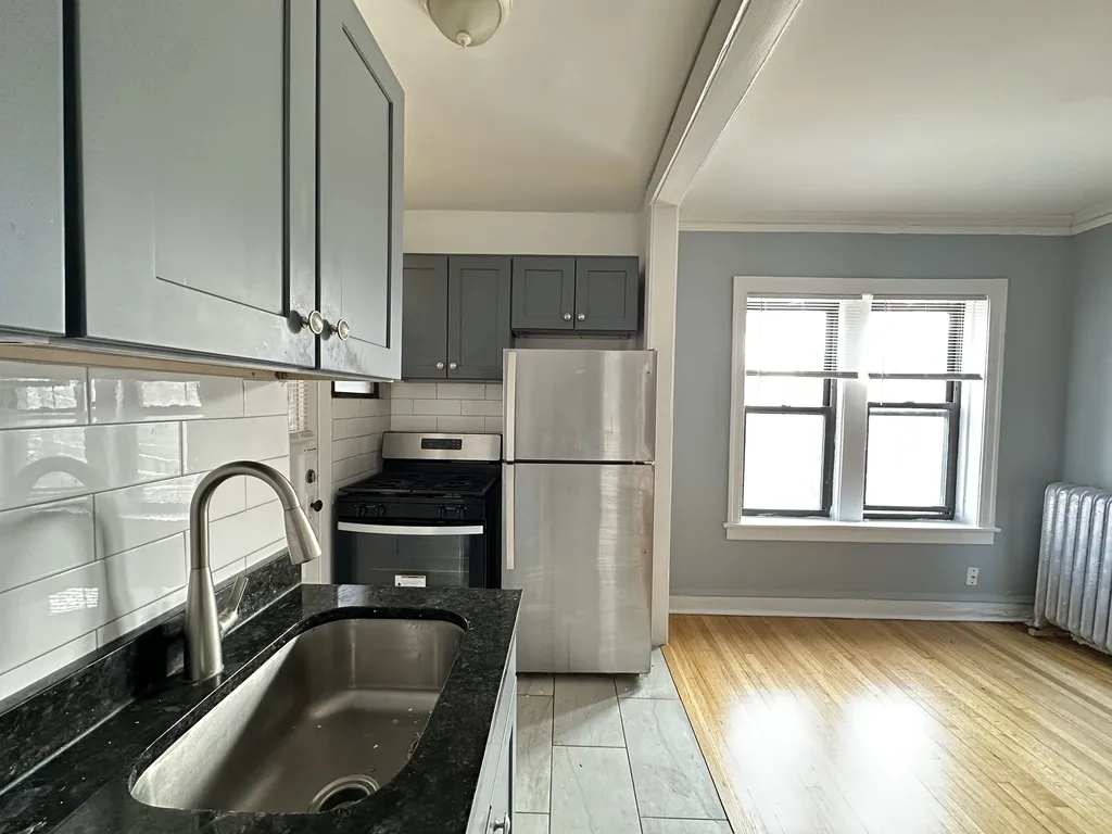 1317 W Estes Ave, ,  60626, USA 60626-unit#4-Chicago-IL