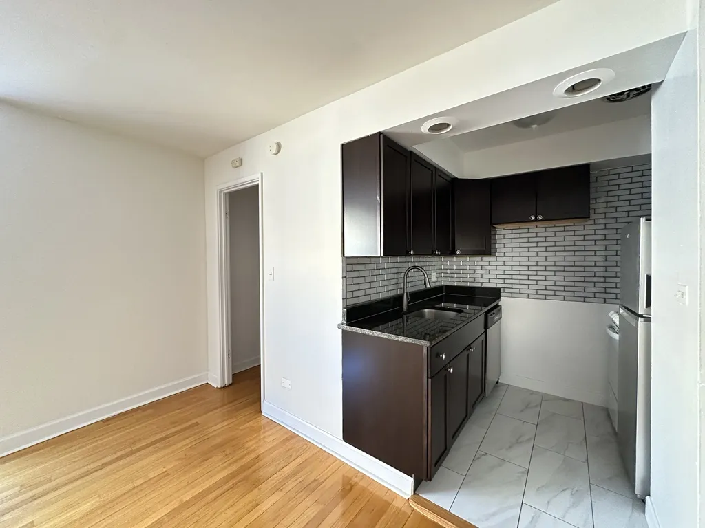 6830 N Sheridan Rd, ,  60626, USA 60626-unit#563-Chicago-IL