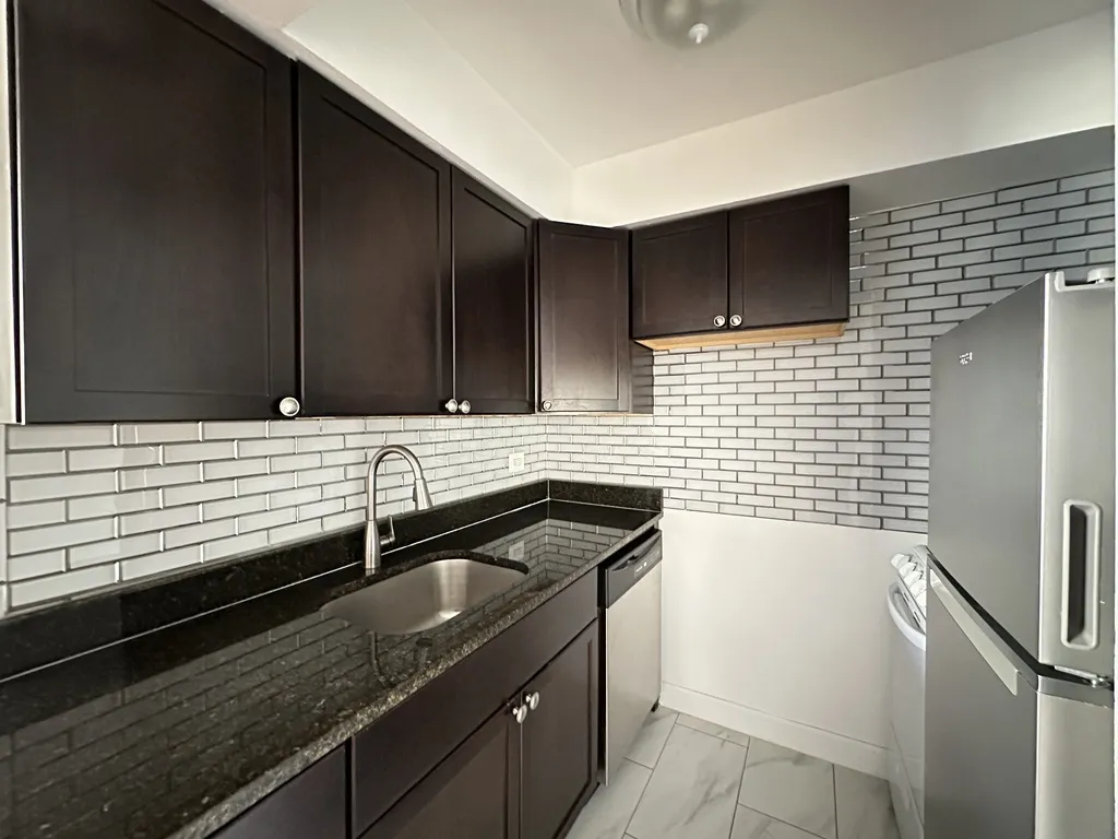 6830 N Sheridan Rd, ,  60626, USA 60626-unit#563-Chicago-IL