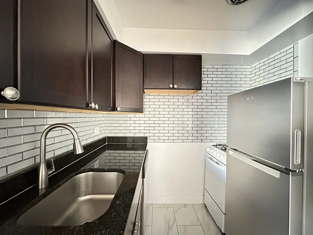 6830 N Sheridan Rd, ,  60626, USA 60626-unit#563-Chicago-IL