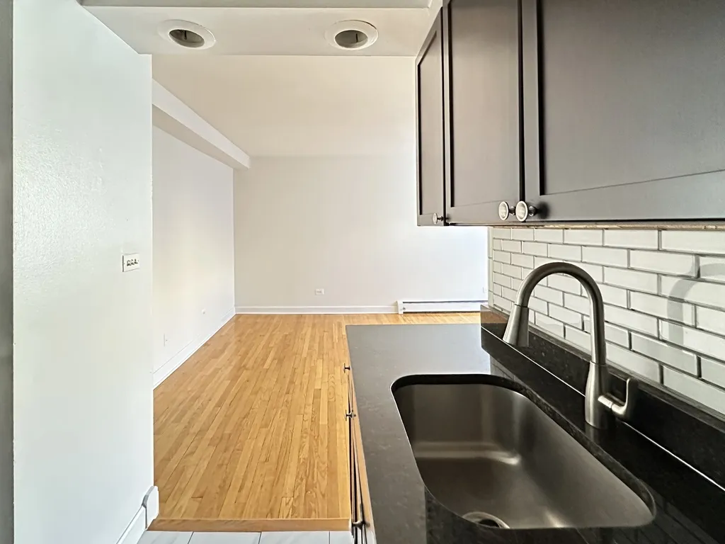 6830 N Sheridan Rd, ,  60626, USA 60626-unit#563-Chicago-IL