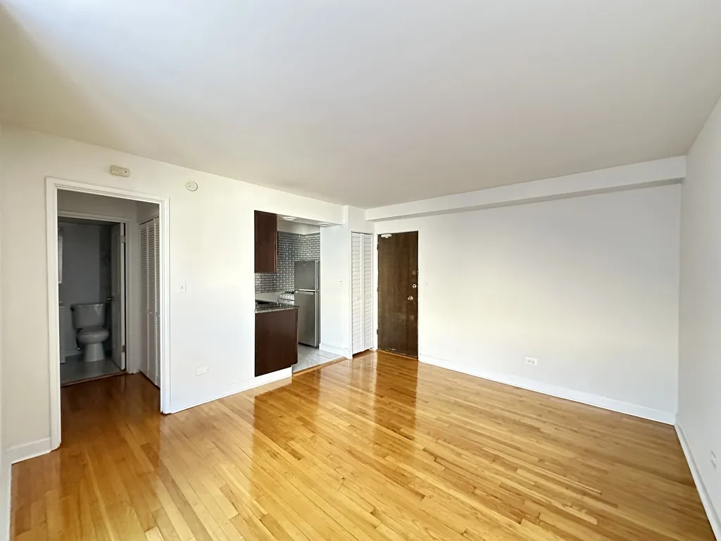6830 N Sheridan Rd, ,  60626, USA 60626-unit#563-Chicago-IL