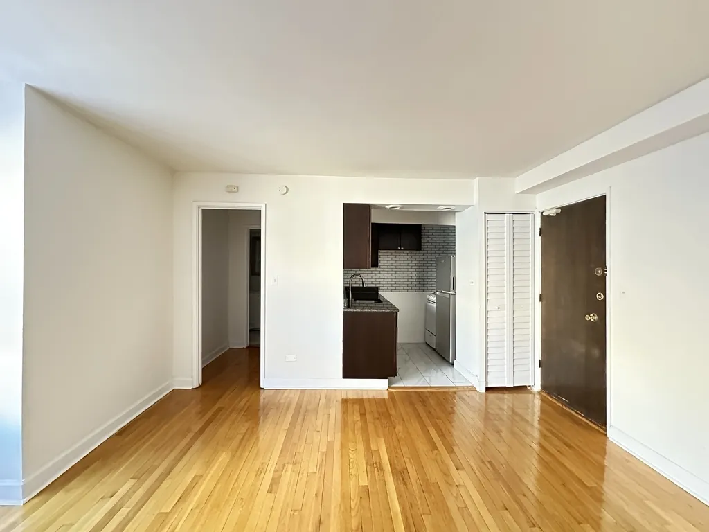 6830 N Sheridan Rd, ,  60626, USA 60626-unit#563-Chicago-IL