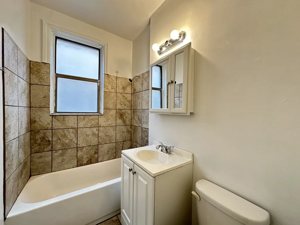 1363 W Estes Ave, ,  60626, USA 60626-unit#1T-Chicago-IL