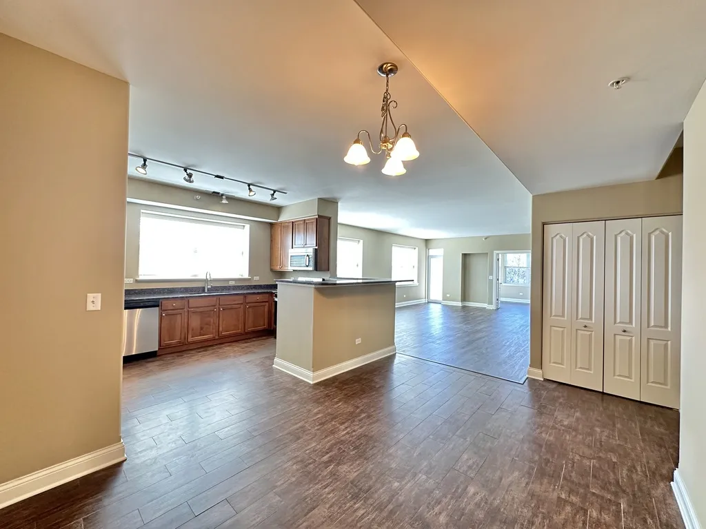 2 Itasca Place, Itasca,  60143, USA 60143-unit#219-Chicago-IL