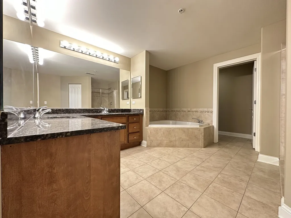 2 Itasca Place, Itasca,  60143, USA 60143-unit#219-Chicago-IL