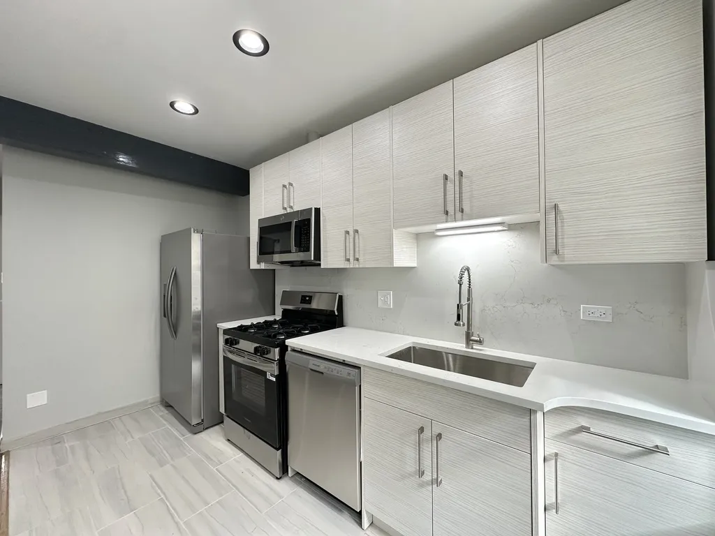 236 S Maple Ave, Oak Park,  60302, USA 60302-unit#3J-Chicago-IL