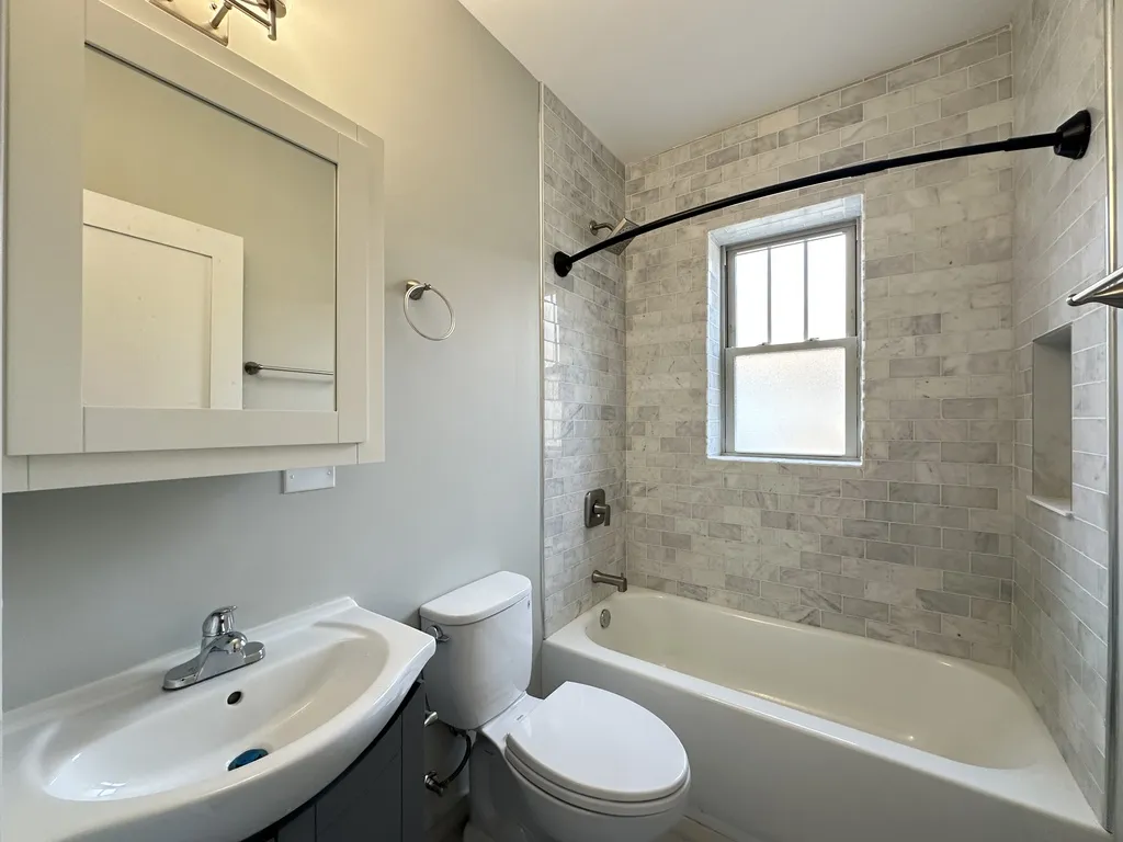 236 S Maple Ave, Oak Park,  60302, USA 60302-unit#3J-Chicago-IL