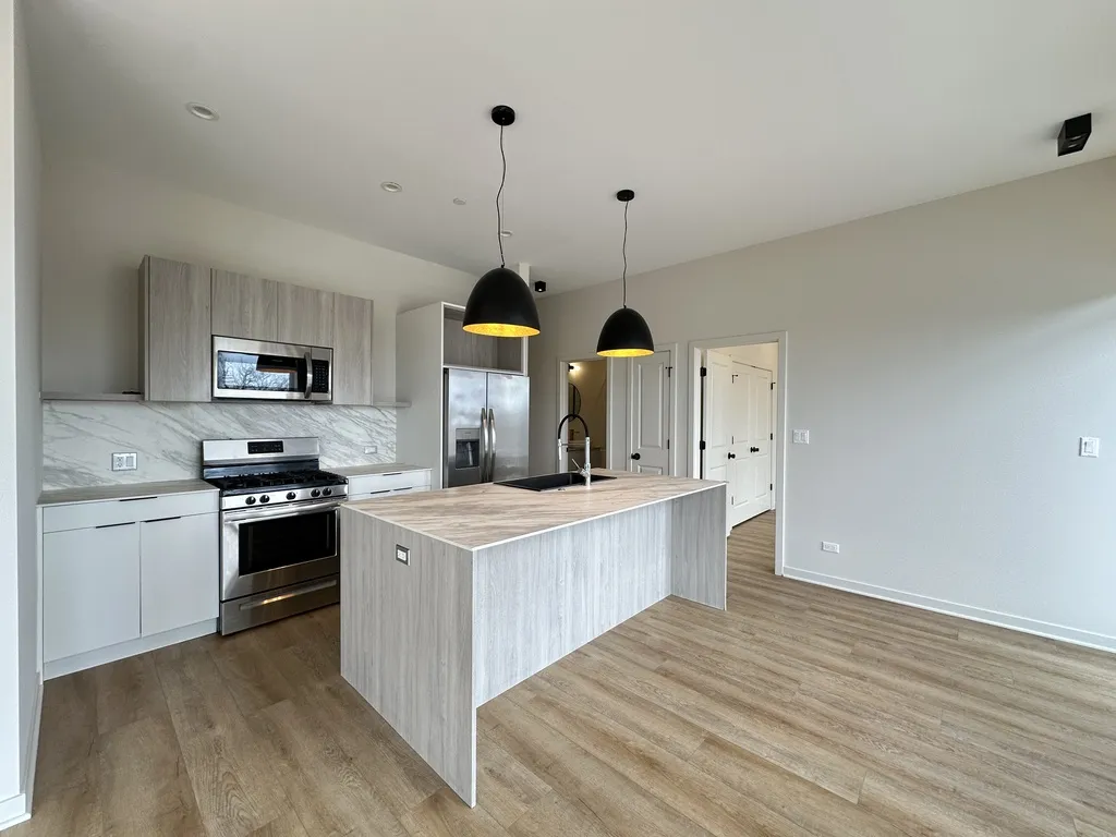 3207 N Narragansett Ave, ,  60634, USA 60634-unit#301-Chicago-IL