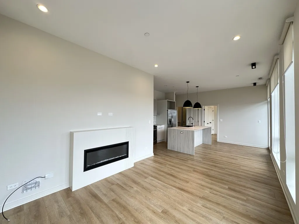 3207 N Narragansett Ave, ,  60634, USA 60634-unit#301-Chicago-IL