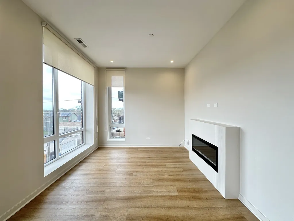 3207 N Narragansett Ave, ,  60634, USA 60634-unit#301-Chicago-IL