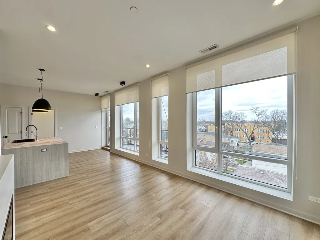 3207 N Narragansett Ave, ,  60634, USA 60634-unit#301-Chicago-IL