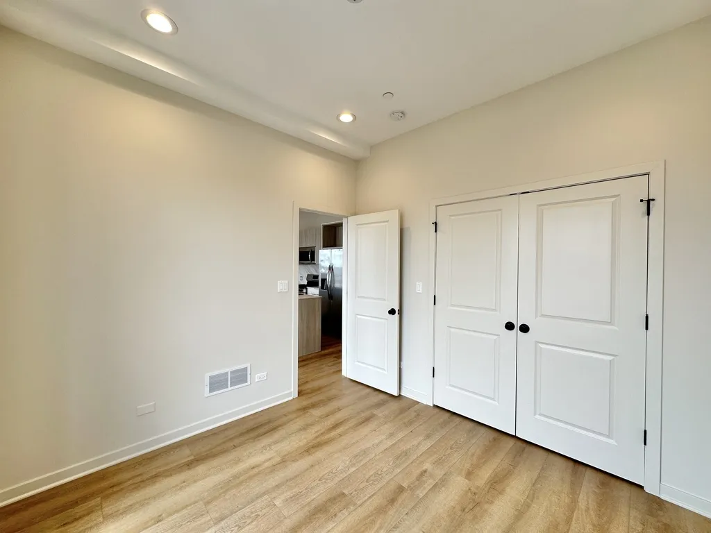 3207 N Narragansett Ave, ,  60634, USA 60634-unit#301-Chicago-IL