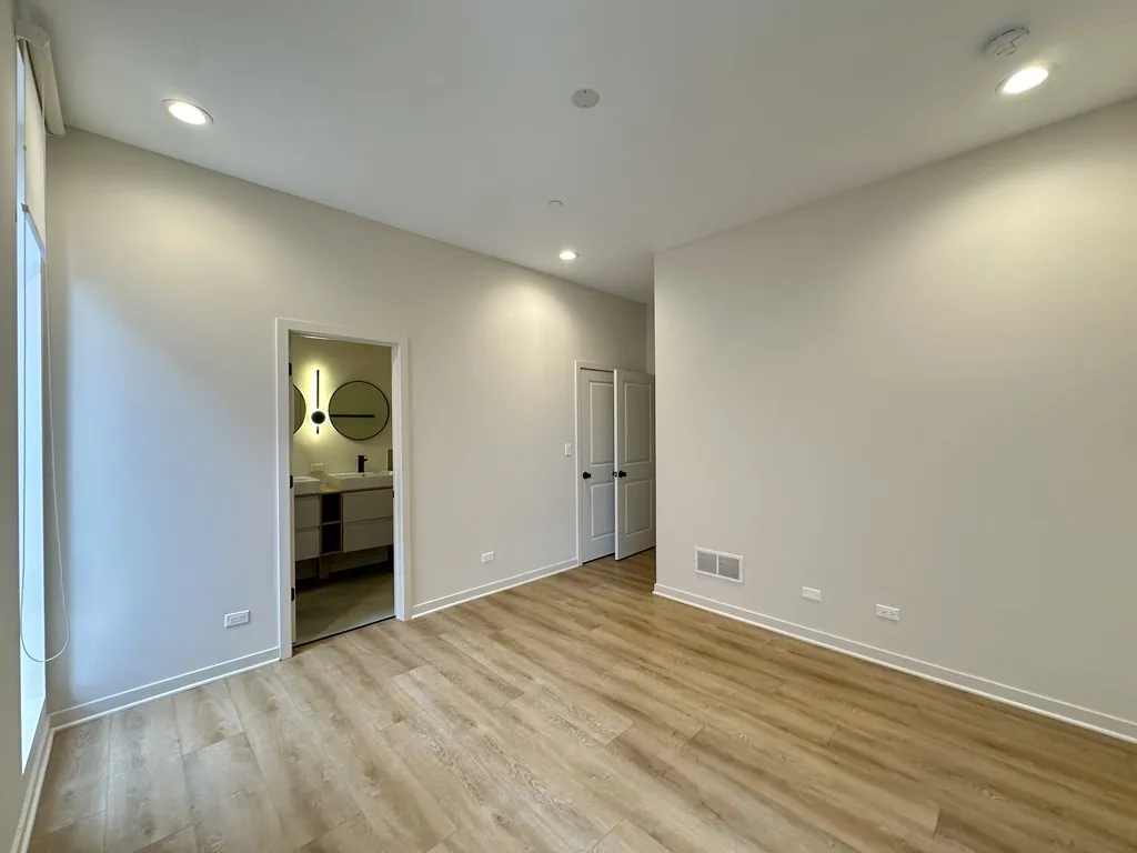 3207 N Narragansett Ave, ,  60634, USA 60634-unit#301-Chicago-IL