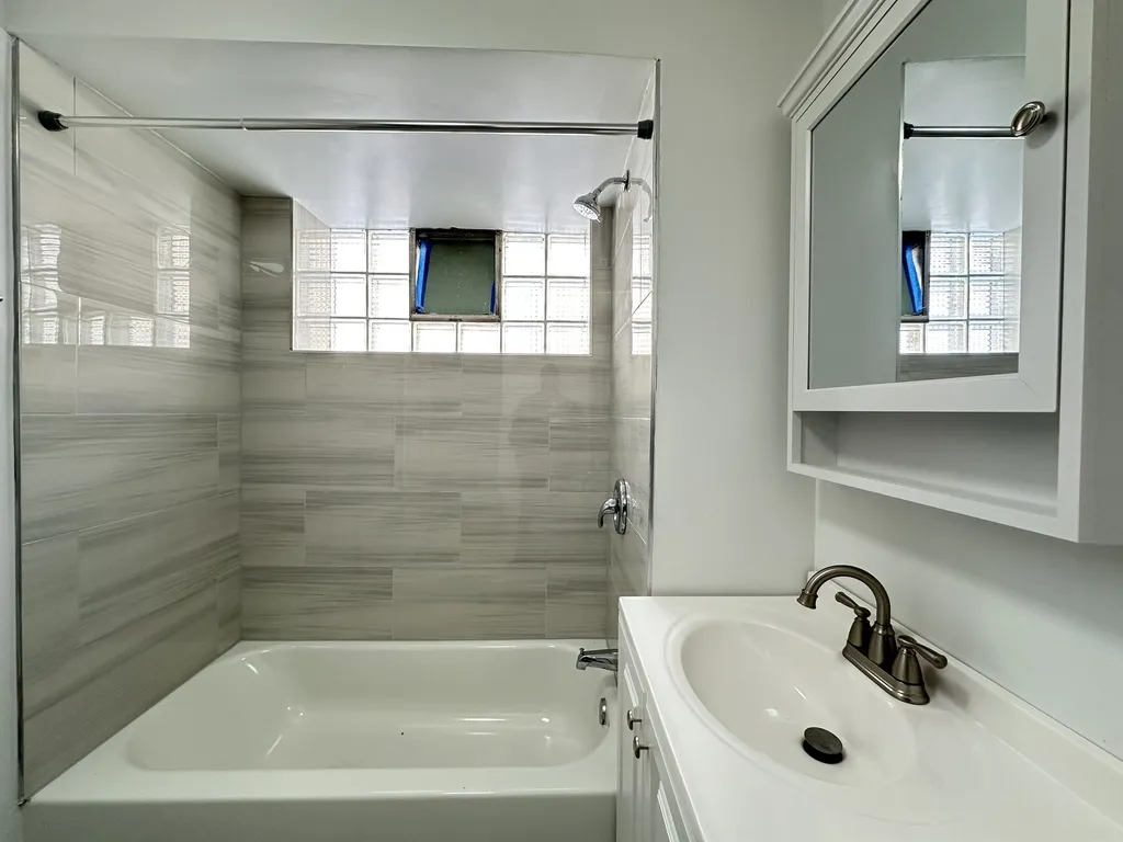 6715 N California Ave, ,  60645, USA 60645-unit#GN-Chicago-IL
