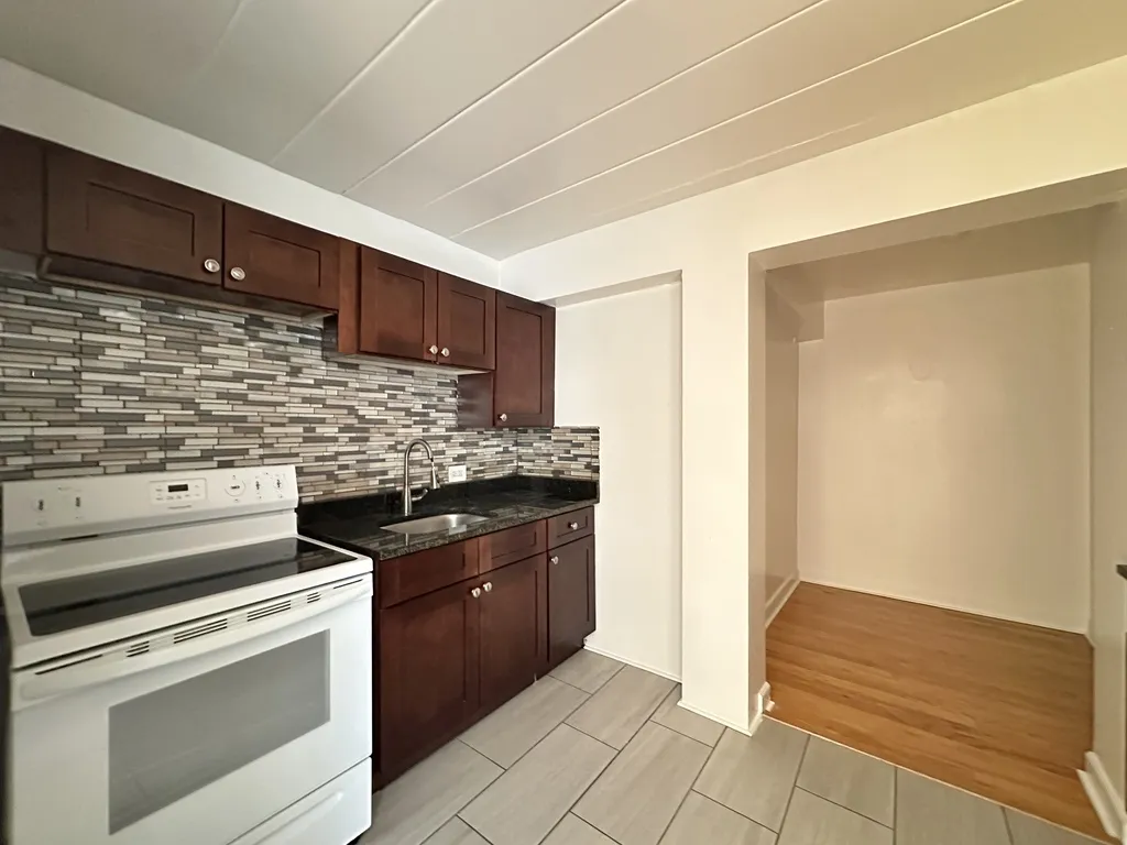 1360 W Touhy Ave, , 60626, USA 60626-unit#405-Chicago-IL