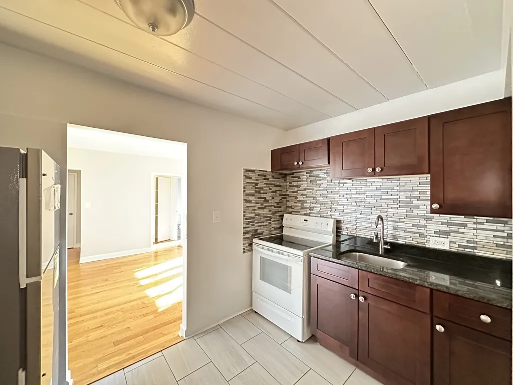 1360 W Touhy Ave, , 60626, USA 60626-unit#405-Chicago-IL