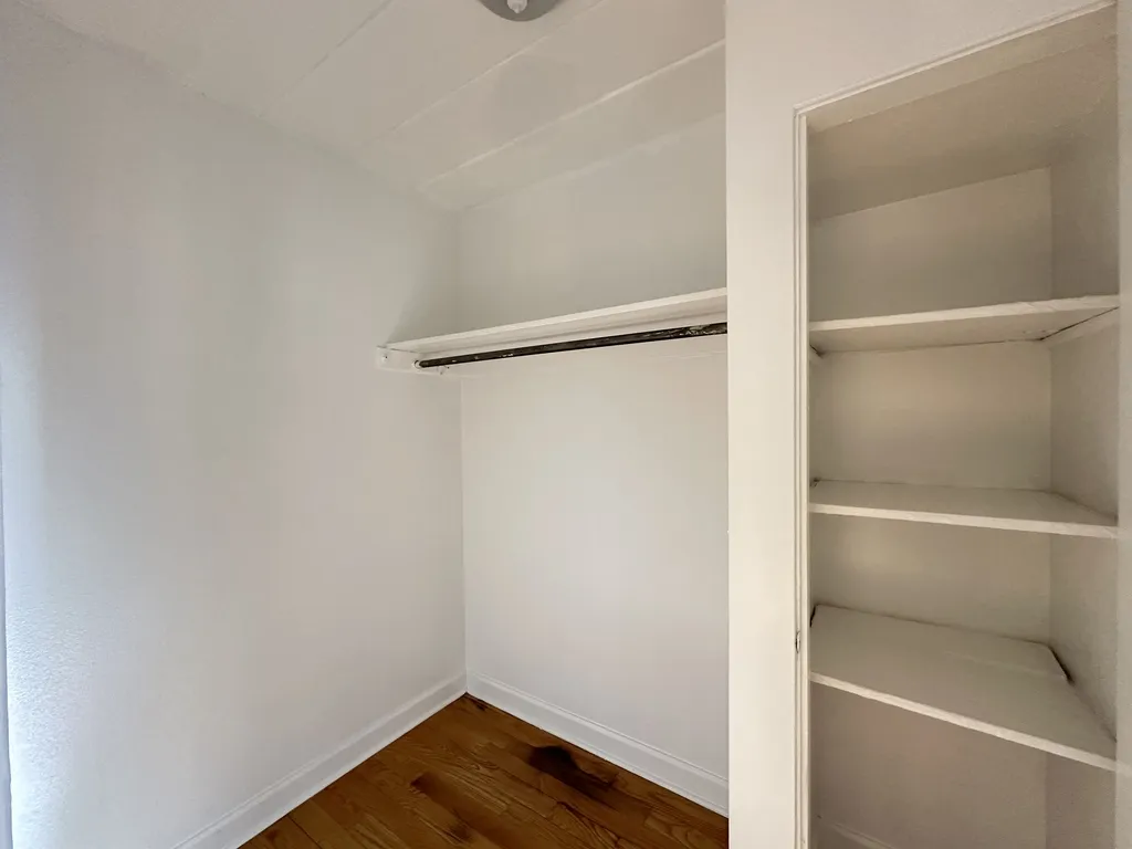 1360 W Touhy Ave, , 60626, USA 60626-unit#405-Chicago-IL