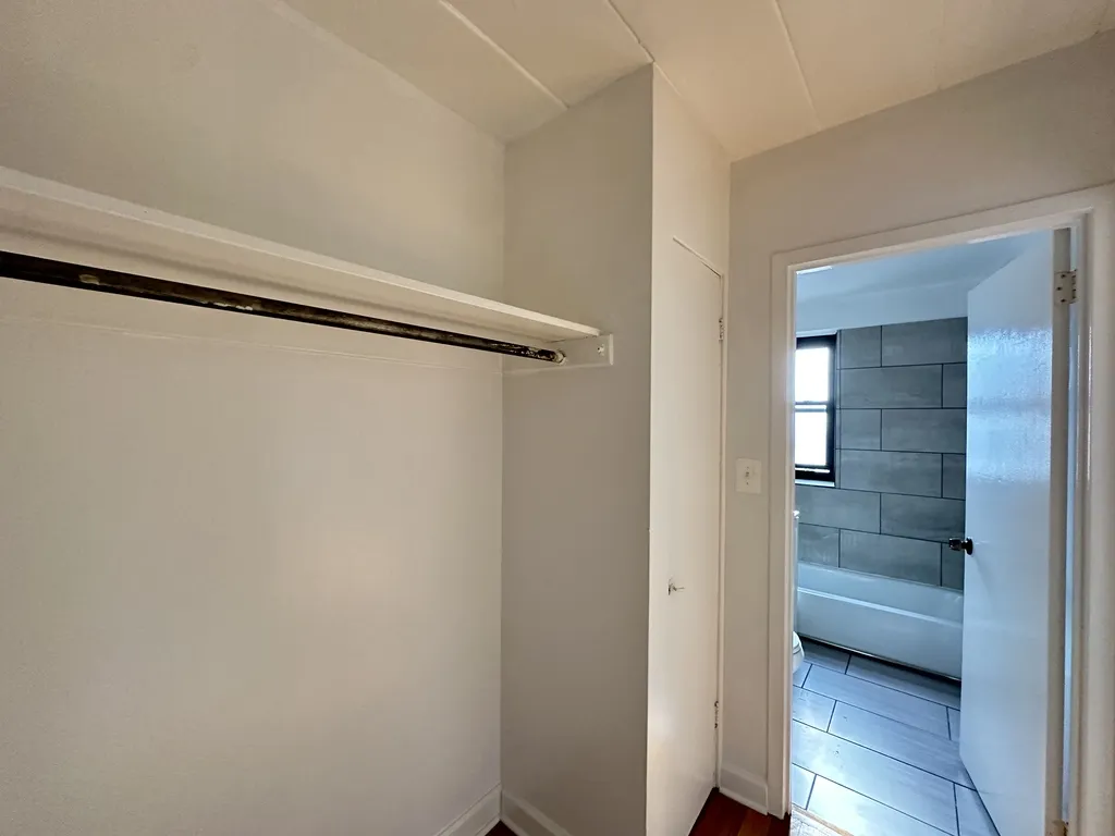 1360 W Touhy Ave, , 60626, USA 60626-unit#405-Chicago-IL