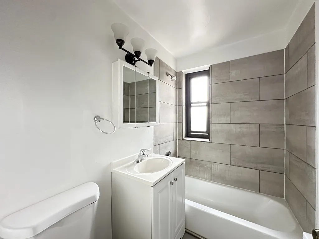 1360 W Touhy Ave, , 60626, USA 60626-unit#405-Chicago-IL